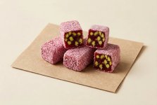 Рахат-лукум по-алеппски с гранатом и фисташкой, в обсыпке из кокоса