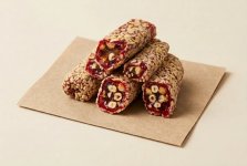 Рахат-лукум по-алеппски с гранатом и фундуком, в обсыпке из лепестков фундука